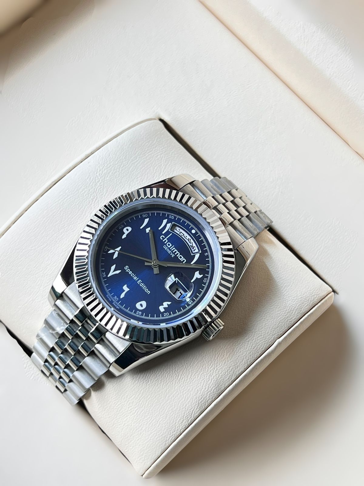 Datarab . Distinguish your wrist with a watch with different numbers